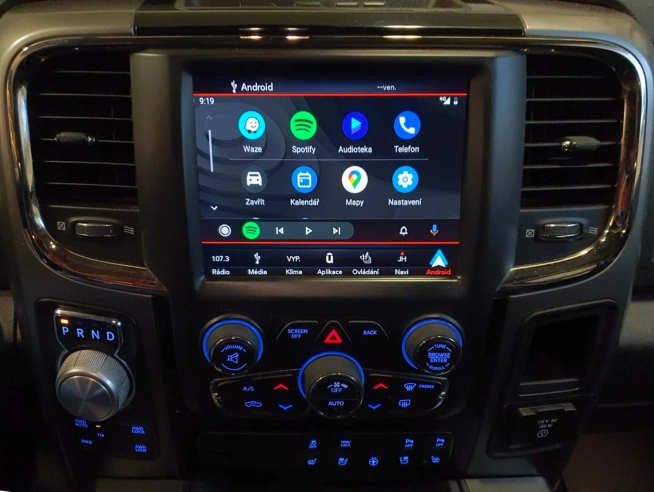 Android Auto a Apple CarPlay nově i pro Jeep